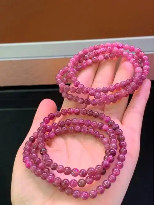 天然红碧玺电气石三圈手链 女款红碧玺三圈佛珠手串 厂家批发