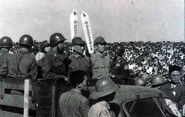 日本战犯被押赴刑场