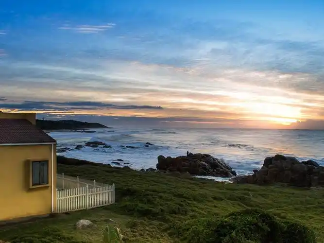 描述: 房子在海边-风景高清壁纸 当前壁纸尺寸: 1600 x 1200