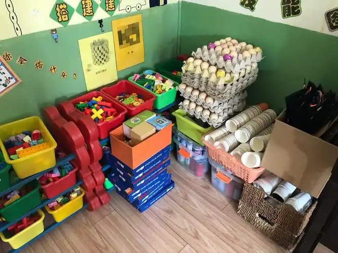 花苗实幼区域材料与钢琴弹唱评比