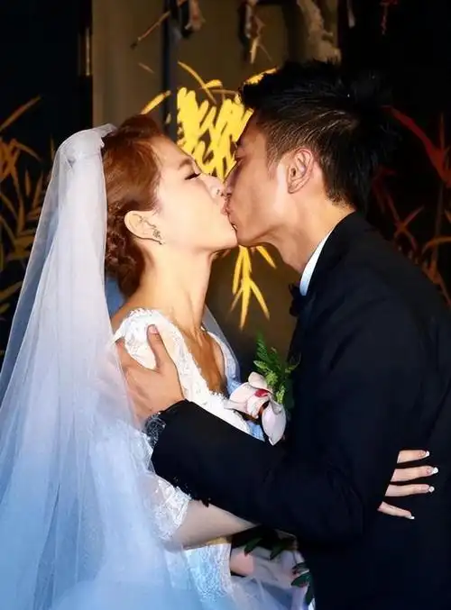 唐笑:21岁"打武警事件"被骂,27岁嫁富豪逆袭成人生赢家