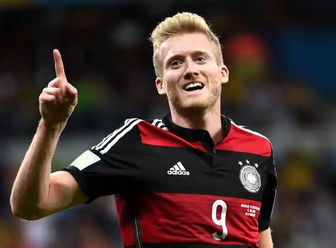 足球——德国前国脚许尔勒宣布退役