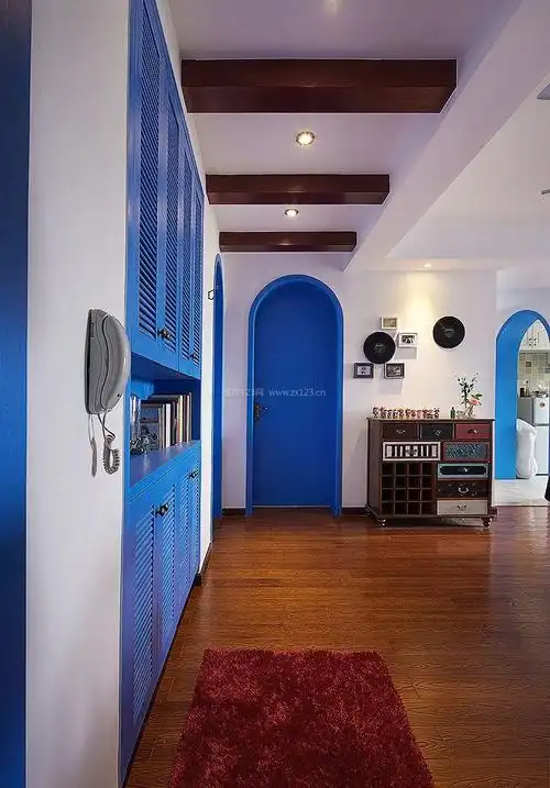 蓝白地中海客厅过道吊顶设计图_装信通网效果图