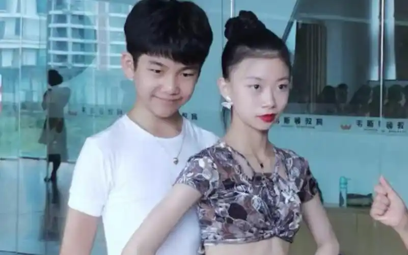 王崇墨李茉晗放糖时间到分享一些古早视频