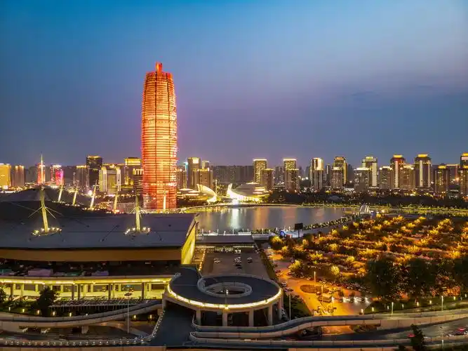 郑州cbd中央商务区夜景由三星galaxys20拍摄