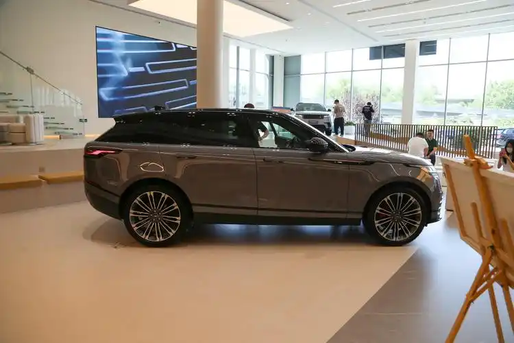 以极简语言演绎现代美学,全新路虎揽胜星脉实拍