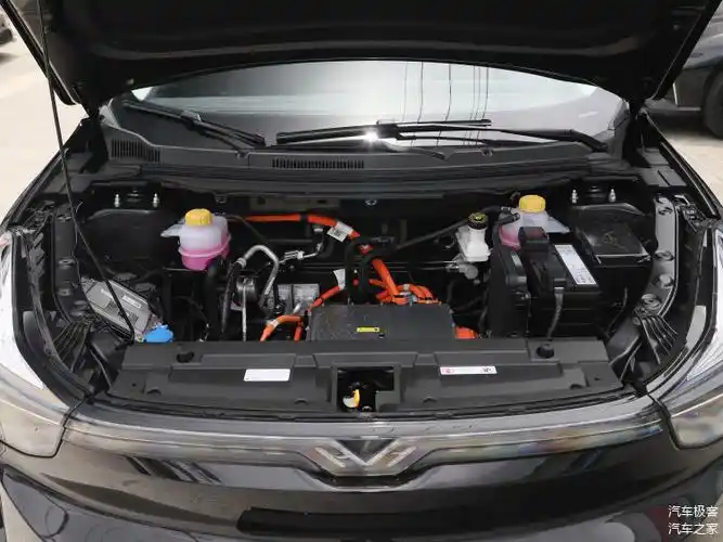 新能源之争哪吒x500哪吒uii与比亚迪元plus冠军版比拼