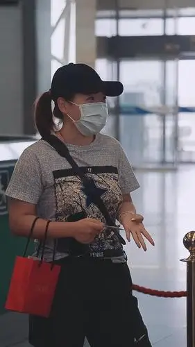 刘诗雯海南冬训效果显著面色黯淡皮肤黝黑身材稍显臃肿