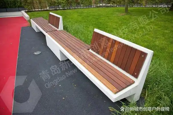 泰科石材料坐凳是一款以创新材料应用为特点的户外座椅,它带来了非凡