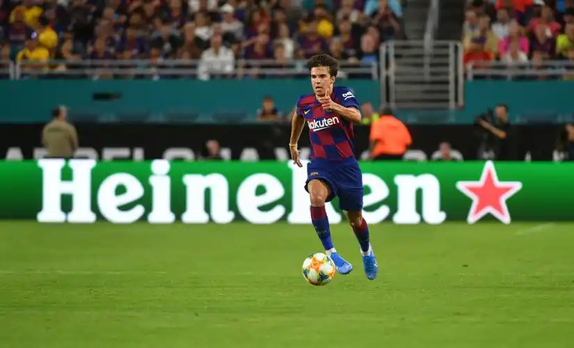 罗马诺:巴萨不打算1月出租普吉,同时将触发合同中续约2年的条款