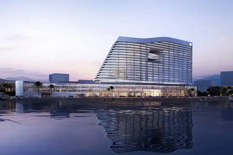 酒店位于环岛东路,紧邻五通客运码头(厦门-金门)及五缘湾商务运营中心