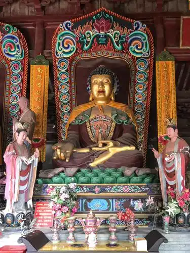 锦州广济寺五大雄宝殿的三世佛和十六罗汉