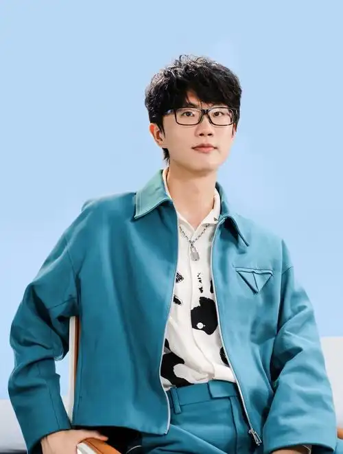 低调内涵许嵩:歌词被状元写进作文,作词水平让央视夸13分钟!