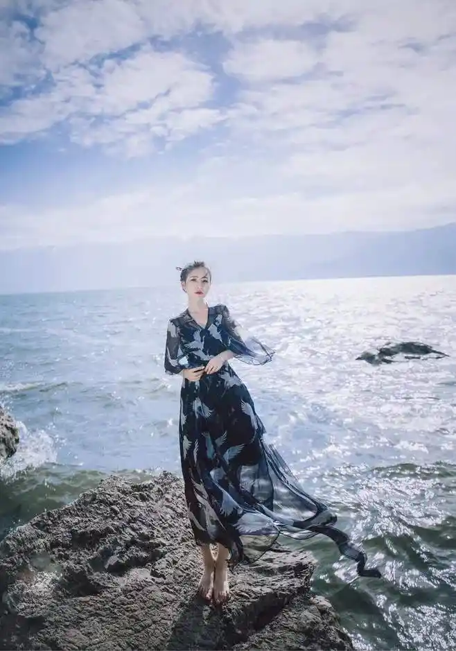 海边沙滩拍照,试试这几个姿势,动作简单效果好