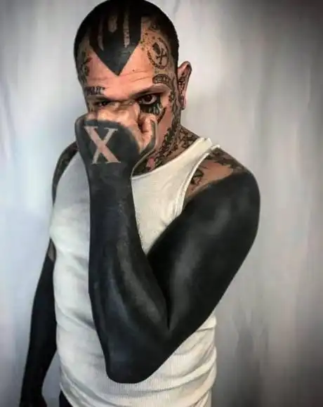 美国男子花费65万人民币疯狂纹身浑身上下疯狂覆盖