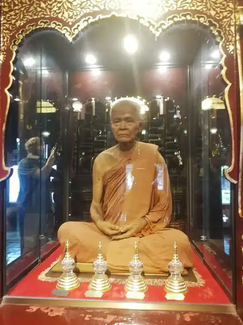 百岁宫肉身菩萨两尊肉身菩萨