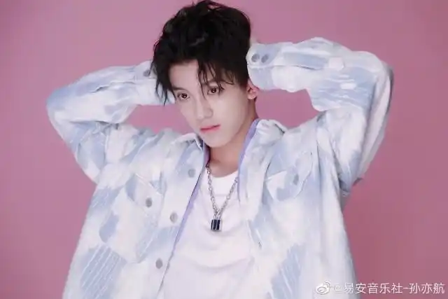 陈泗旭我叫陈泗旭,你们好 代昊林我叫代昊林,你们可以叫我天天 潘政霖