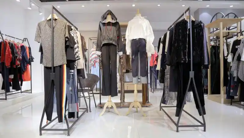 广州服装尾货批发市场?布卡18春装品牌女装折扣批发