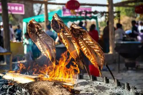 新疆羊肉不稀奇,新疆烤鱼你听过吗?巴楚烤鱼,千年历史的味道