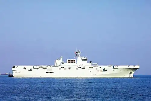 第二艘075型两栖攻击舰首度海试