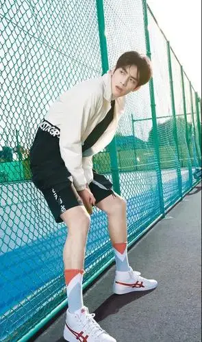 爱打篮球的宋威龙仿佛是从漫画里走出来的男孩,太赏心悦目了吧!