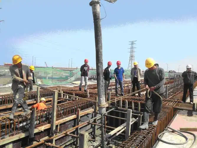 张圩互通项目完成匝道桥现浇箱梁首件施工