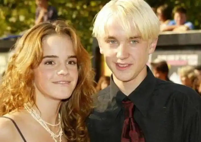 马尔福和谁结了婚 马尔福和赫敏红酒吻是真的吗