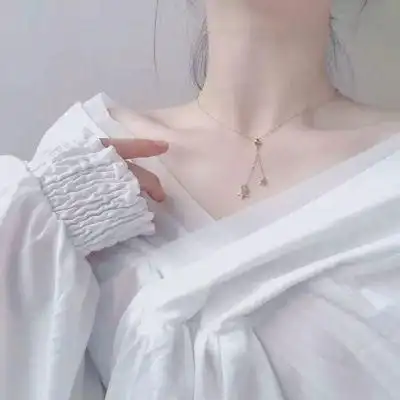 吊带唯美锁骨女头像,女生头像锁骨露肩吊带-图片大观-奇异网