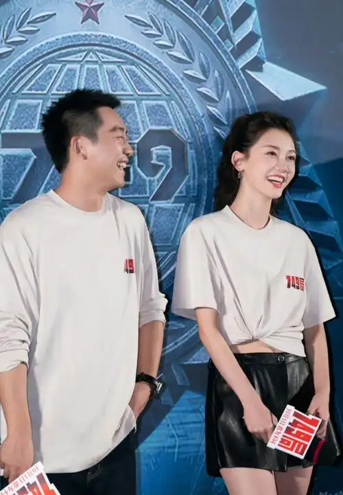 郑恺苗苗生三胎的消息被王中磊脱口而出,两人现场红了脸_腾讯新闻