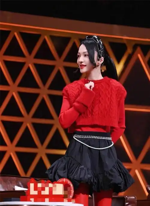 百变天后张韶涵,穿搭品味越来越时尚高级,一米八的既视感__财经头条