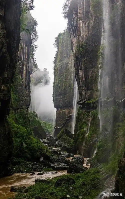 恩施大峡谷:天地交错的绝美风景线,探秘世界首屈一指的暗河地缝