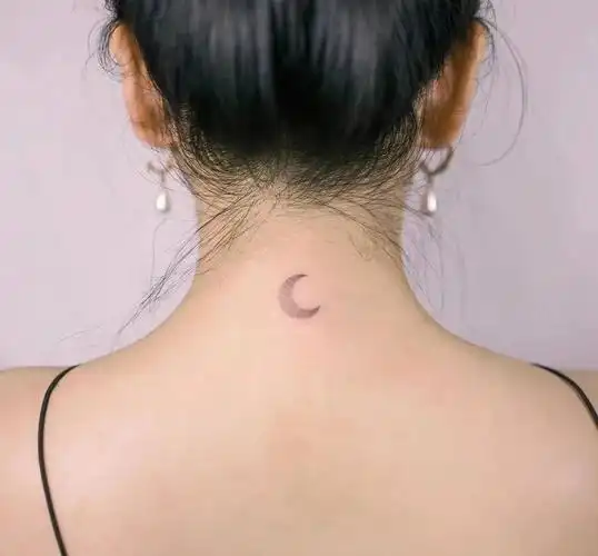 小清新女生纹身#纹身  #月亮纹身  #小清新纹身  #当阳纹身