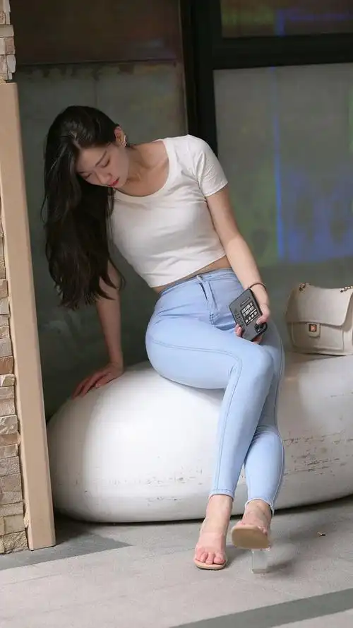 极品美女丰满翘臀写真图片