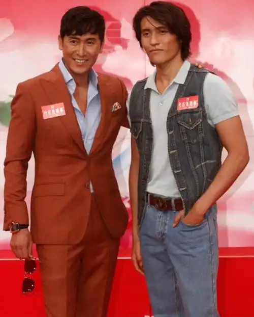 52岁马德钟与儿子首次合作拍剧,22岁爱子身高超1米85神似蓝正龙