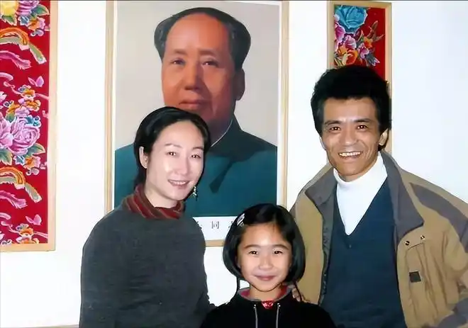 康祈宗郭昶去世16年妻子潘洁独自一人带大女儿不愿重组家庭