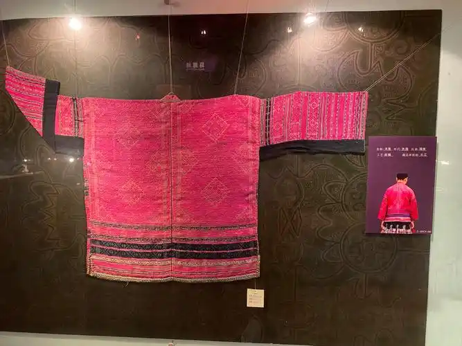 贵阳苗疆故事民族服饰博物馆苗绣的博物馆从苗绣展品到多种文创衍生