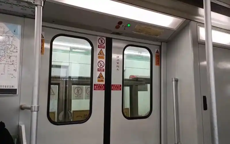 【上海地铁】2号线西瓜208号车运行远东大道-凌空路区间,开往徐泾东