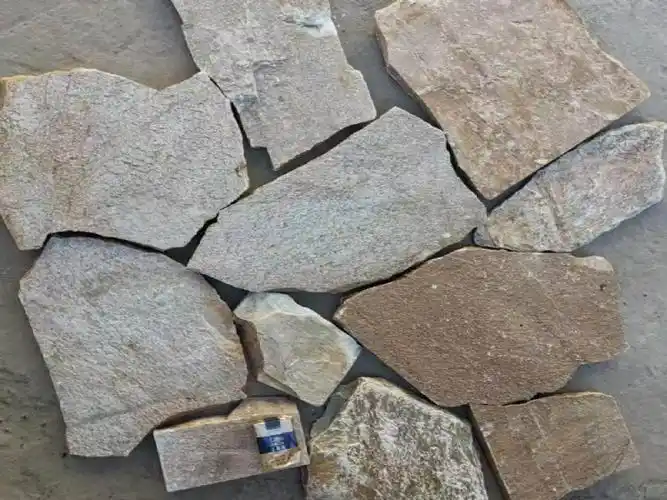 土黄色毛石垒墙石景观挡墙砌墙石护坡浆砌片石