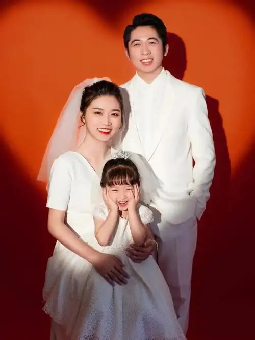 有爱亲子照超温馨甜蜜的一家三口