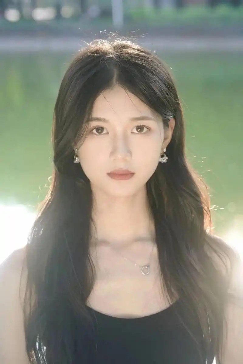 "或许成为遗憾才能让人念念不忘"#电影感 #写真 #半岛铁盒 - 抖音