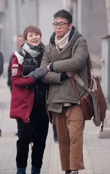 张译网易娱乐9月4日报道由海清,张译,芦芳生主演的都市爱情生活轻喜剧