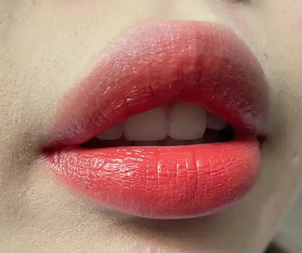 大数据帮我把这只口红推给嘴唇干的姐妹