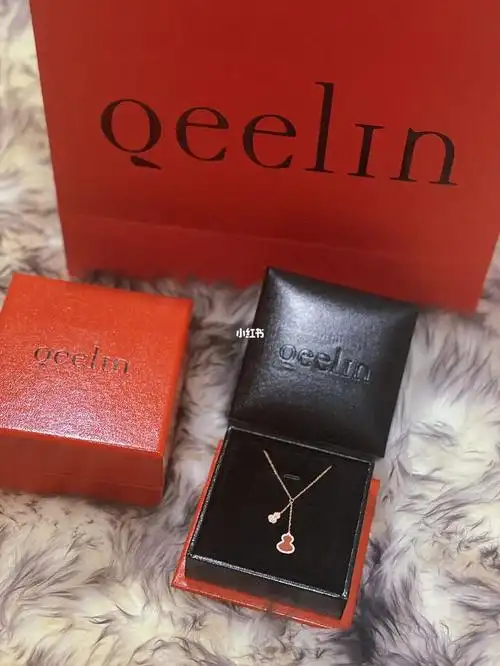 这款更出彩好看寓意也很好梵克雅宝四叶草寓意是幸运麒麟葫芦谐音福禄