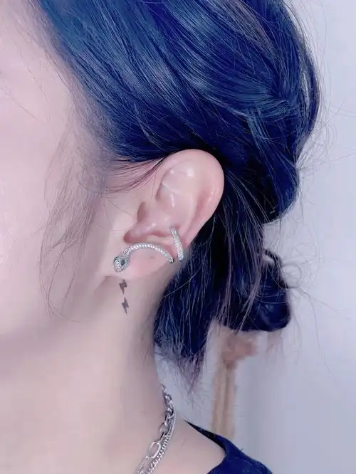 真的有被惊艳到敲有个性的绝美蛇形耳环