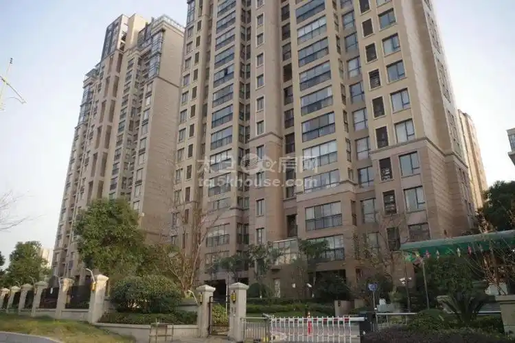 太仓科教新城 水岸华府 毛坯下叠加别墅 面积