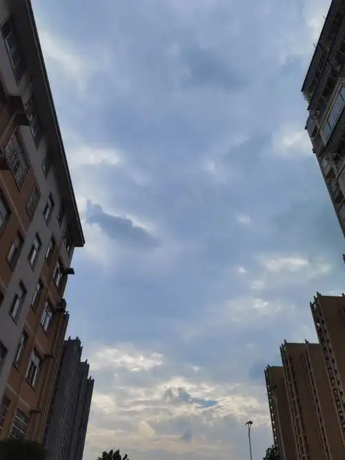 城市的天空也很美