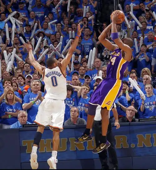 科比完美跳投高清大图 30p