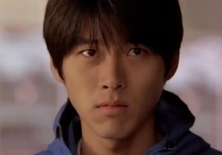 原创玄彬20岁神颜美图集合!玄彬出道是精致美少年,制服 温柔眼神杀