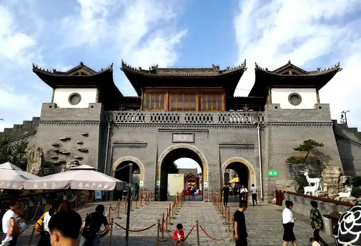 穿越时空再回老上海大型街区实景互动演艺登陆西安白鹿仓