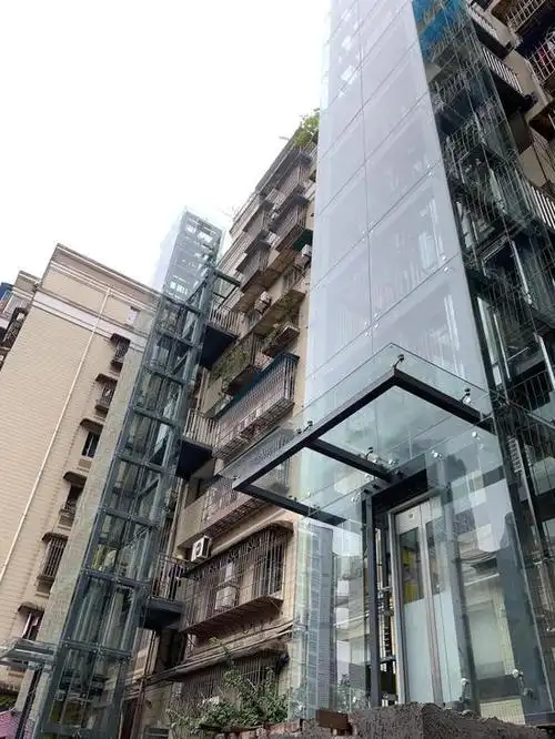 电梯在设计的时候,研发人员根据业主诉求——希望从室外加装阳台(楼房